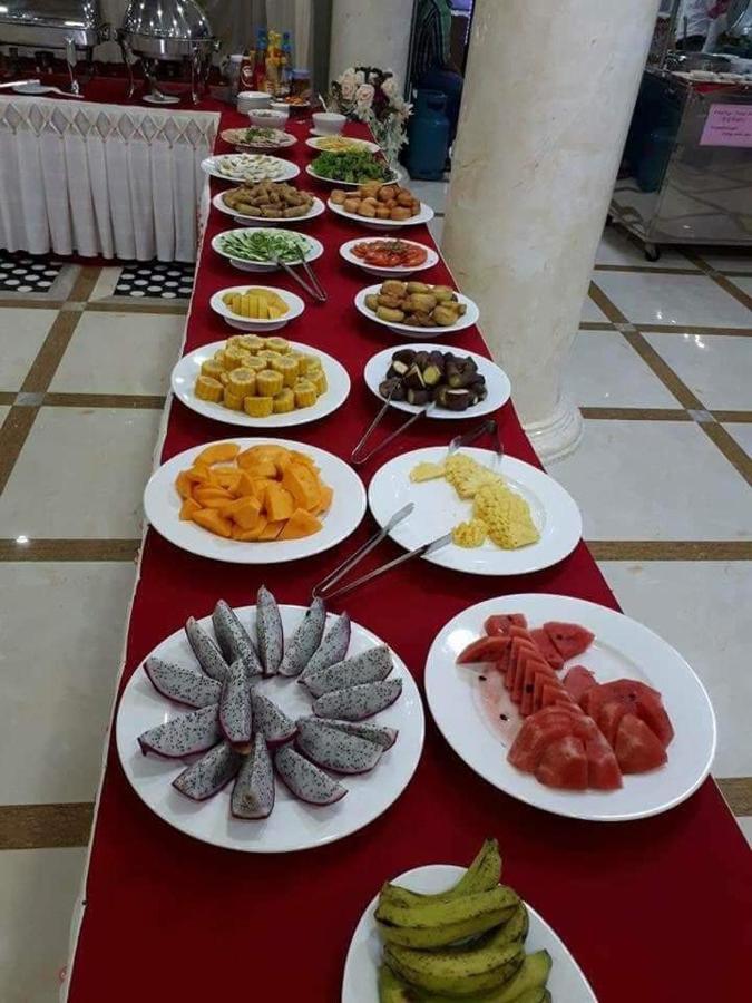 ホテルKhach San Long Ty Cà Mau エクステリア 写真